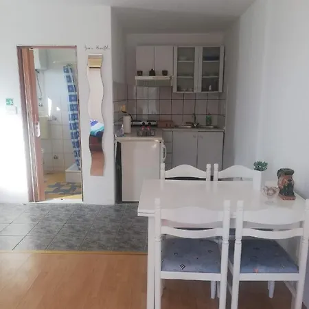 Mama Leone Apartment