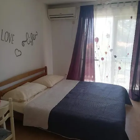 Mama Leone Apartment